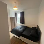 The London Heathrow Lodge